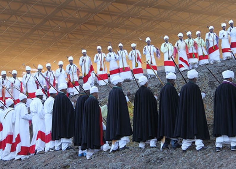 Prists chanting, Lalibela